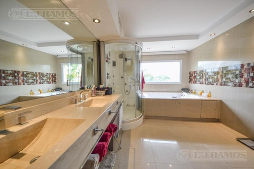 Imagen 14 de 19 de Casa En Venta En Los Castores