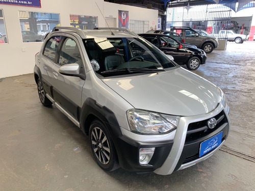 Toyota Etios Cross 1.5 Prata 2014