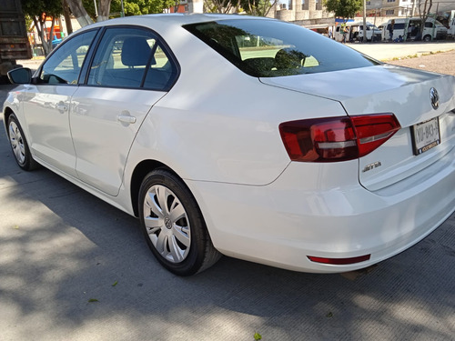 Volkswagen Jetta 2.0 L4 At 113 hp