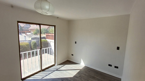 Casa En Barrio Residencial Con Jardín Terraza Techada