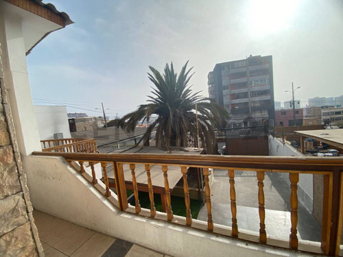 ¡amplia Casa En Arriendo 6d + 3b + Jardín + Quincho En ...