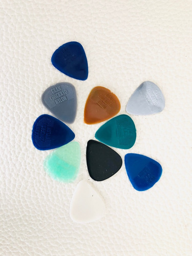 Picks Puas Pajuelas Para Instrumentos Musicales X10 Unid.