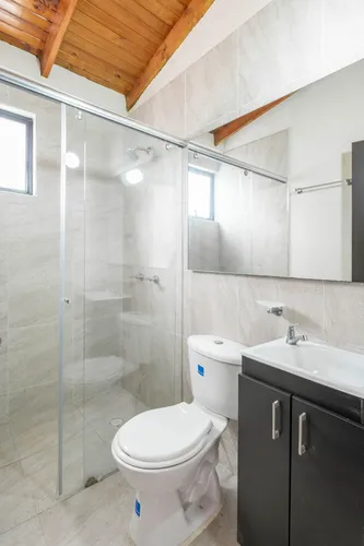 Edificio En Venta En El Tejar. Cod V12493