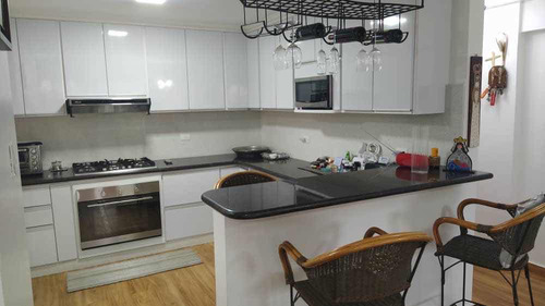 Apartamento Remodelado En Venta En Los Mangos - At