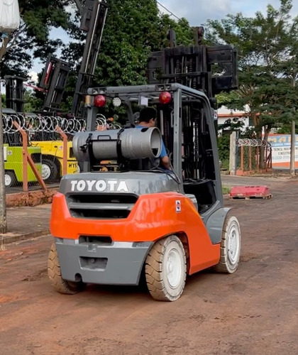 Empilhadeira Toyota 8fgn40 4t Triplex Desl 2015 Revisada
