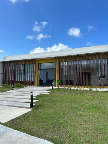 Villa En Venta De 3 Habitaciones De 2 Niveles En Punta Cana
