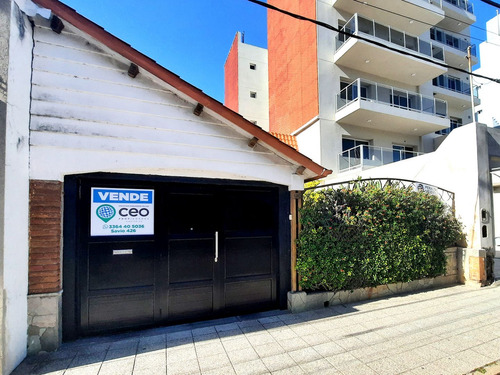Casa Con Cochera A Metros De Plaza Sarmiento