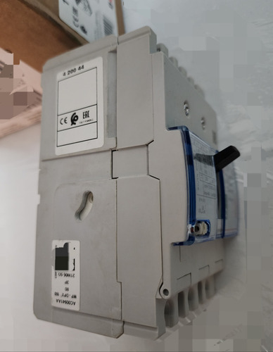 Interruptor Automatico 3p 80a De 25ka Ref 420044 Legrand
