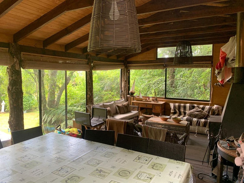 Casa En Venta De 8 Dorm. En Panguipulli