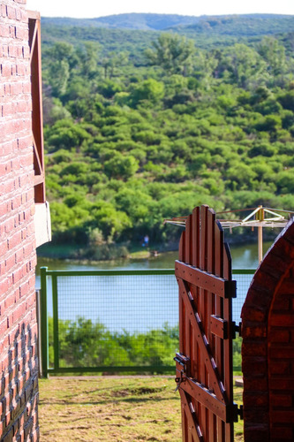 Cabaña Frente Al Lago