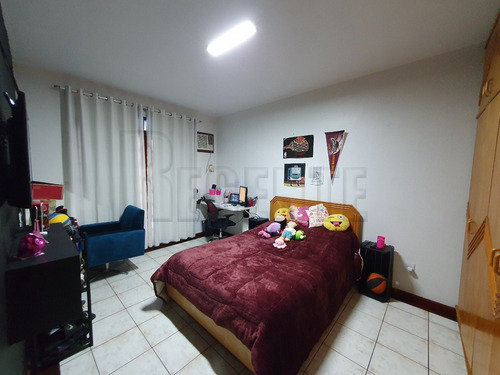 Imagem 13 de 15 de Casa A Venda Com 4 Quartos No Bairro Capoeiras Em Florianopolis - V-82634