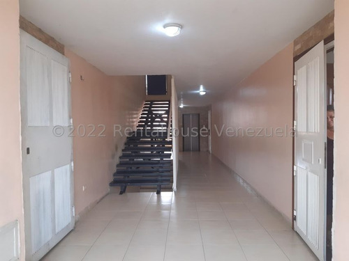 Apartamento En Venta En San Jacinto Maracay Aragua 23-878 Irrr