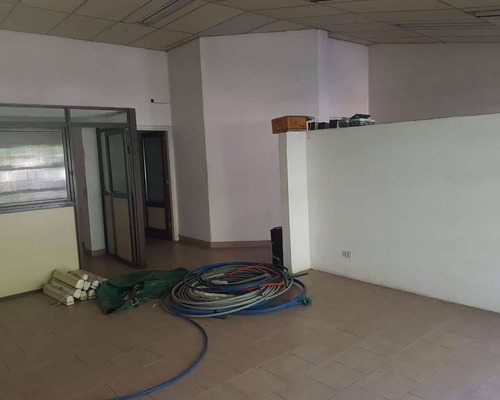 Espacio Para Fábrica + Chalet En Primer Piso