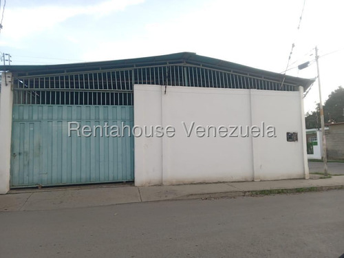María Valera Tiene En Alquiler Galpón Comercial De Aprox 210mts2 Al Oeste De Barquisimeto, Piso Rústico, Luz Embutida, Puertas Corredizas, Estructuras De Concreto,