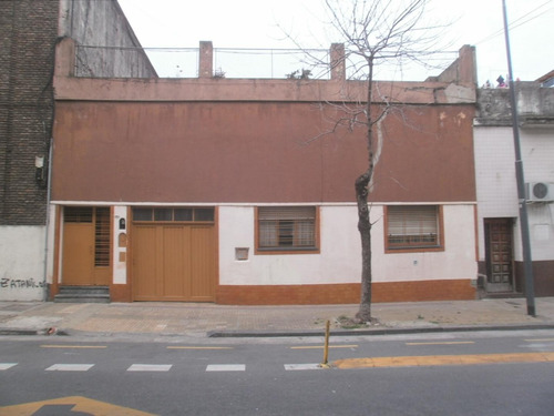 Muy Buena Propiedad En Block De Cuatros Departamentos.