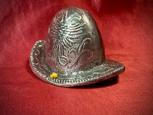 Adorno Casco Conquistador Sombrero De Metal (Usado)