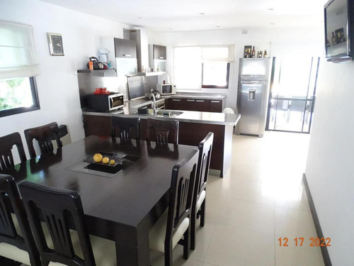 Casa En Venta - 3 Dormitorios 4 Baños - Cochera - 1.000mts2 - San Vicente