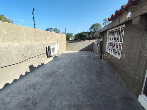 José Trivero Vende Hermosa Casa Ubicada En Excelente Zona De Cabudare, Cuenta Con Tanque Subterraneo