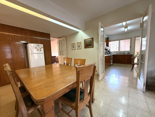 Casona De Categoría Rogelio Martínez Institucional