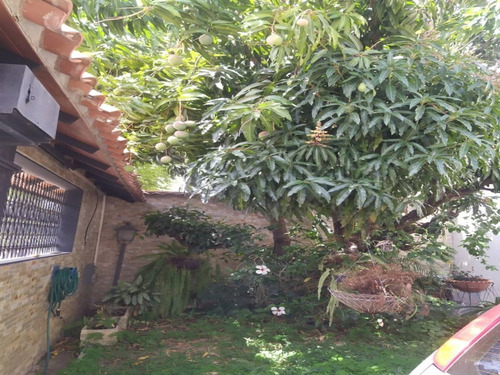 Imagen 22 de 30 de Casa En Venta - Urb Colinas De Los Ruices- Yvelisse Herrera Asesor Inmobiliario Re/max Vip Lpg 04241767041