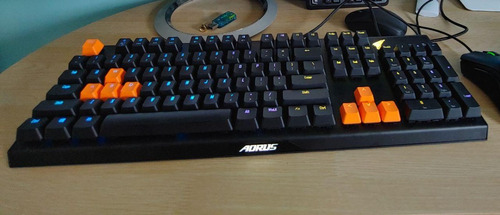 Teclado Gamer Mecánico Optico Aorus K9