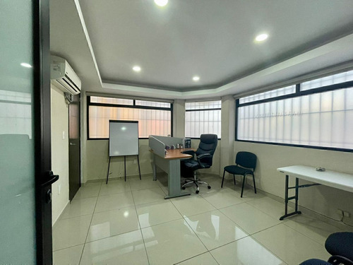 Edificio En Venta, Villas De La Hacienda, 594 Mts