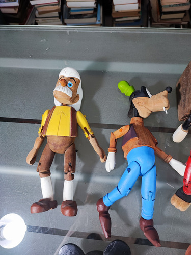 Figuras De Madera Articuladas Pinocho Geppetto Mickey Mouse (Usado)