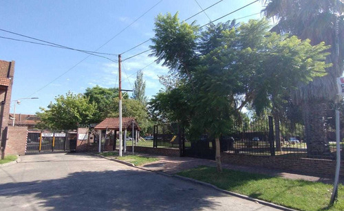 Única Casa Interna En Venta, De 3 Plantas En Barrio Cerrado San Leonardo Villa Bosch. Construcción De Calidad.