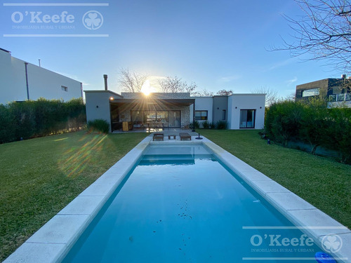 Casa En Venta En Fincas De Hudson, En Una Planta 4 Dormitorios Con Piscina