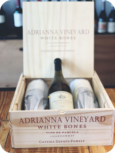 Adrianna Vineyard White Bones Chardonnay Caja Madera X3