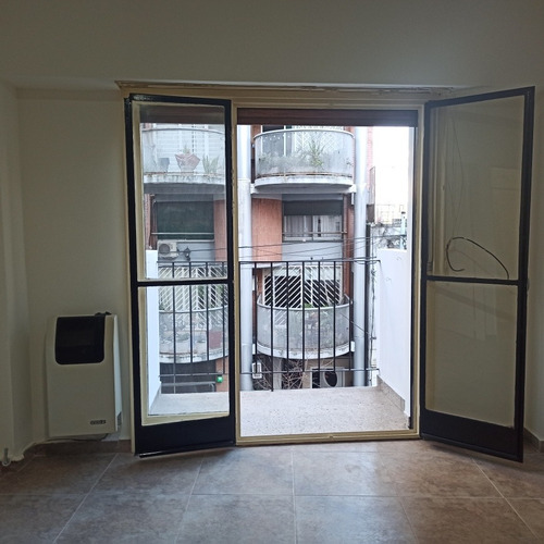 Imagen 1 de 11 de Un Ambiente En Alquiler Con Balcon