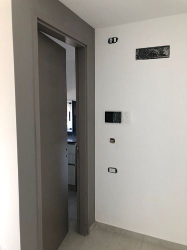 Imagen 3 de 9 de Vendo A Estrenar!! Dpto. 1-d C/balcón Exct. Vista
