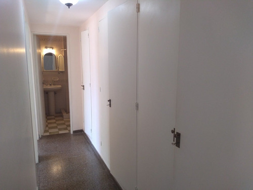 Imagen 9 de 22 de Departamento De 3 Ambientes - A La Calle - Moreno 3100