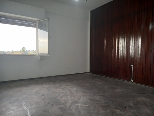 Apartamento Grande Sobre Avenida