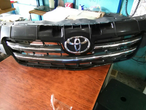 Imagen 4 de 6 de Parrilla Toyota Corolla 09-12 Con Emblema