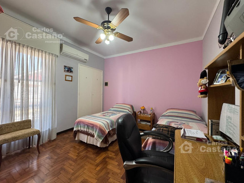 Casa En Altos De 3 Amb Con Quincho, Piscina Galpón/local Sótano.