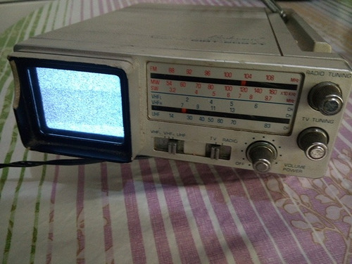 Tv Antiga Branca E Preta De Tubo 2 Polegadas