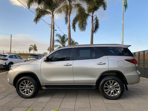 Toyota Hilux SW4 2.7 VVT-I FLEX SRV 7L 4X2 AUTOMÁTICO