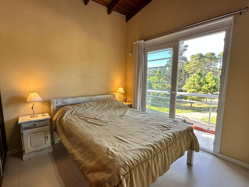 Casa En Venta - 5 Dormitorios 4 Baños - Pinamar