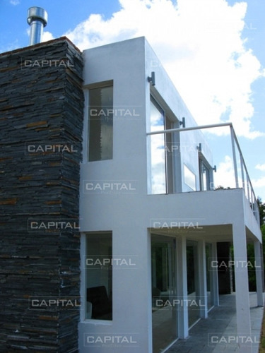 Muy Buena Casa En Venta En Punta Piedras, Manantiales.- Ref: 25371