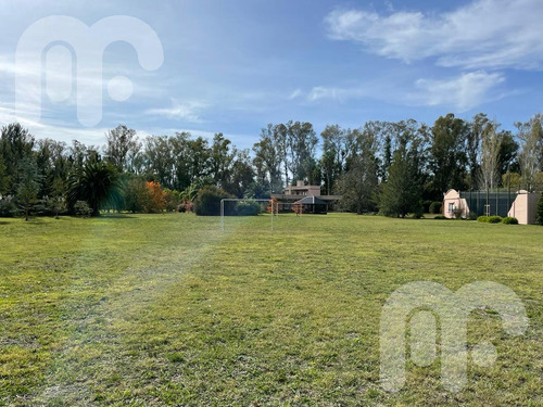 Venta De Casa De 4 Dormitorios En Campos De Roca