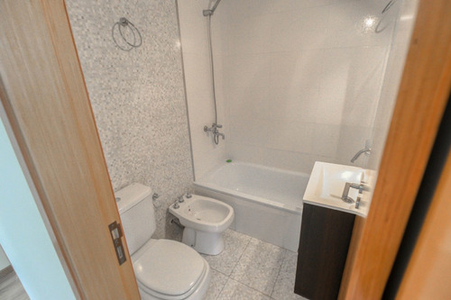 Departamento 2 Dormitorios, Cochera Venta La Plata