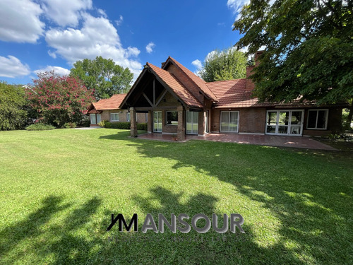 Chalet Sobre Lote De 1550m2 En Esquina Country San Diego