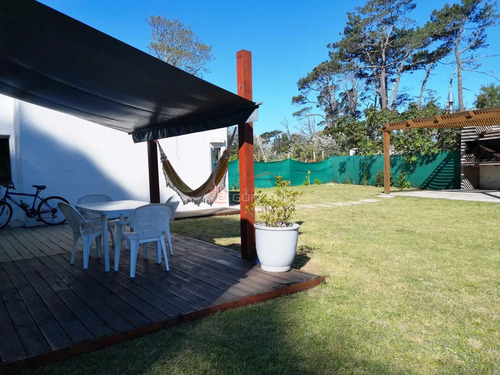 Casa En Alquiler De Temporada Y Venta En Punta Del Este, A Pocas Cuadras Del Shopping