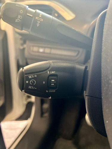 Imagen 14 de 25 de Peugeot 2008 1.6 Sport 2017