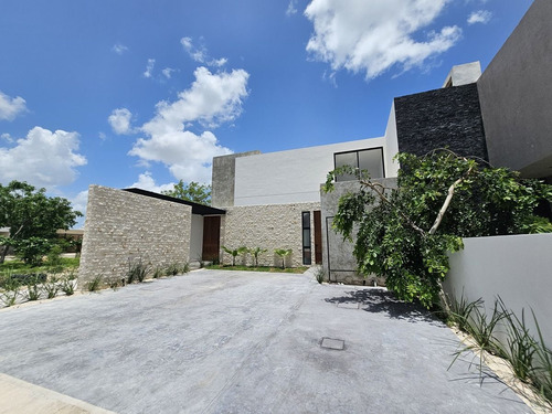 Casa En Venta En Privada Residencial Alura, Cholul.