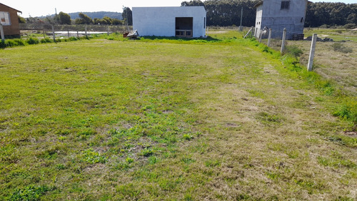 Terreno Con Mejoras En La Paloma-rocha.