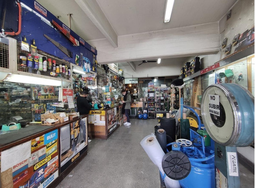 Gran Local A La Venta En Chacarita, Frente A La Estacion.  Apto Todo Rubro