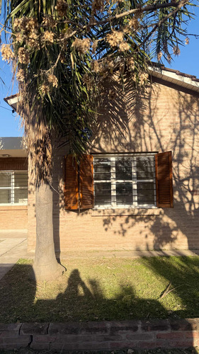 Casa De 3 Dormitorios Zona Valle Escondido