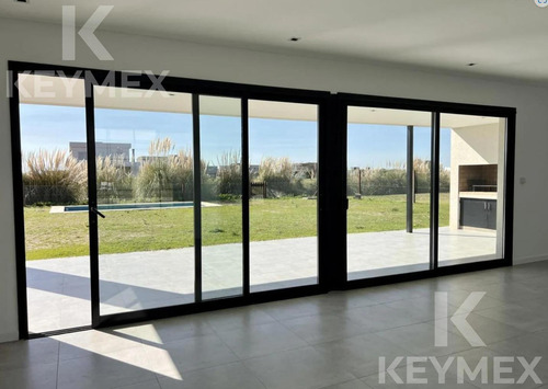 Casa En Venta Barrio Magallanes Frente Al Lago